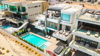 Luxury Beachside home - 0