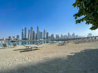Luxury beach house with mesmerizing skyline view - Dubai - 5