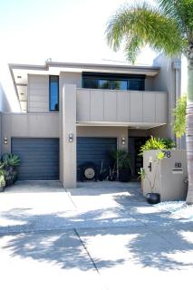 Waterfront Stay at Sunshine Villa - Maroochydore - 1