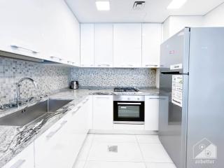 Stylish 1-Bedroom Retreat with Balcony Views - 1