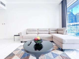 Stylish 1-Bedroom Retreat with Balcony Views - 0