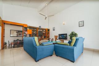 Batu Pahat w Pool table & Karaoke Villa 4BR16pax by Our Stay - Batu Pahat - 0