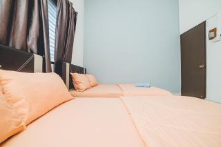 Batu Pahat w Pool table & Karaoke Villa 4BR16pax by Our Stay - Batu Pahat - 4