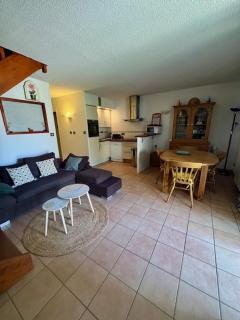 Appartement - 4 chambres - piscine collective- place de parking privée (garage) - 9