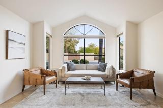 Arch Views Beautifully designed home with swimming pool table and more - Phoenix - 4