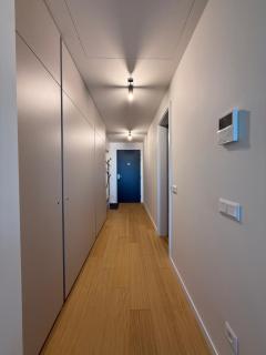 LIV Cashmere Nest w Balcony, AC & Free parking - 6