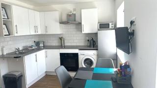 Chichester Retreat City Centre Flat I Peaceful Location & Great Views - Chichester Holiday Properties - Chichester - 0