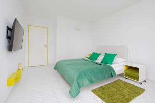 Colorful Two Bedroom Apartment Platynowa Warsaw Perfect for Remote Work by Noclegi Renters - Warsaw - 4