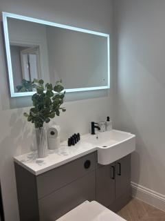 The Westborough Luxury Classic 2 Bedroom Apartment - Scarborough - 9