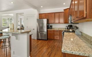 Ponderosa Escape Stunning Location Incredible Game Room Urban Trail System AC EV-charger - 9