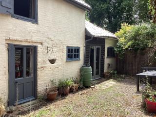 The Eclectic Coach House - Roydon - 0
