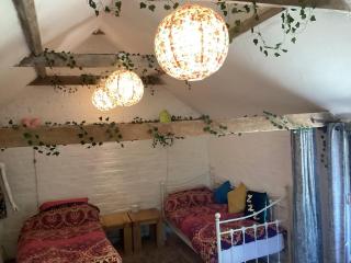The Eclectic Coach House - Roydon - 7