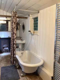 The Eclectic Coach House - Roydon - 4