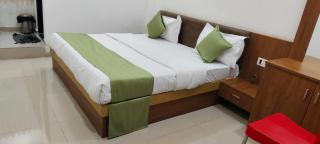 Hotel Radhe - 0