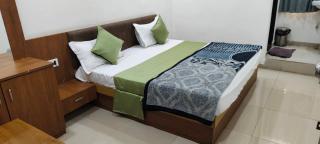 Hotel Radhe - - 8