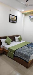 Hotel Radhe - - 5