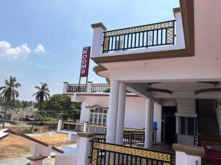 Sri Lakshmi Dev comfort - Shrīrangapattana - 2