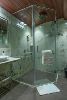Clarks Inn Suites Hyderabad Airport - Hyderabad - 3