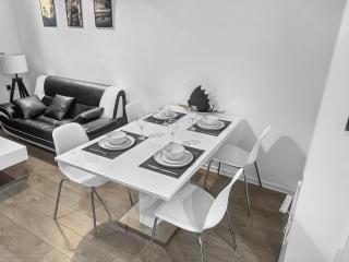 Chic 3-BR house AO arena, City centre,Old Trafford - 1