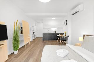 Sunny Central Nest by the Inverted Pyramid - Staré Mesto - 7