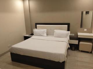 Hotel LUX by Heavenn - Dehradun - 7