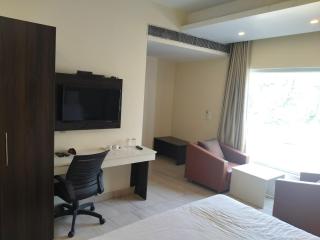 Hotel LUX by Heavenn - Dehradun - 4