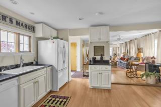 Home Port - Spacious Retreat in Prime Location home - Davis - 3