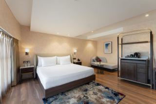 Clarks Inn Suites Hyderabad Airport - Hyderabad - 7
