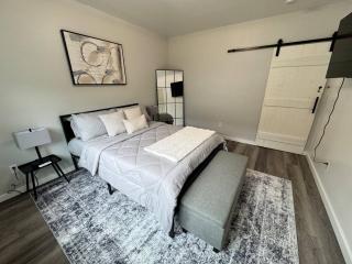 4 min walk to train, 40 min to NYC, Luxury Unit! - - 6