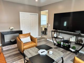 4 min walk to train, 40 min to NYC, Luxury Unit! - - 3