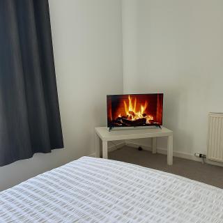 Cozy 2BR Flat Near City Centre Free Parking Fast Wifi - Edimburgo - 5