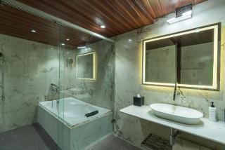 Clarks Inn Suites Hyderabad Airport - Hyderabad - 9