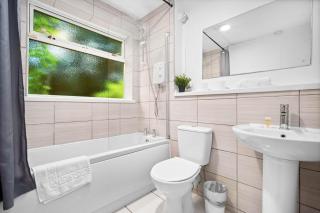 Luxury 2 Bedroom Apartment - Parking - Garden - Netflix 21E - Streetly - 6