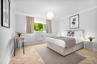 Luxury 2 Bedroom Apartment - Parking - Garden - Netflix 21E - Streetly - 9