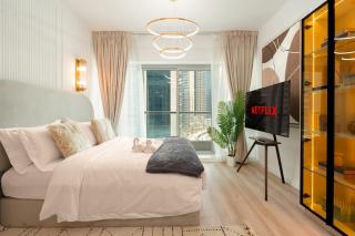 Keyrock - Dubai Marina Apartment with Stunning Sea View, Pool, Gym & Free Parking - 3