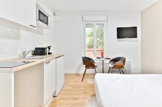 Petit studio paisible en région parisienne -IV - 1