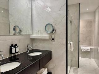 The Leonard Apartments - 7