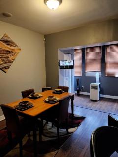 Gorgeous, Centrally Located, 420-Friendly Duplex with Jetted tub - Chicago - 3