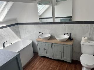 3 Bedroom Cardiff Bay Apartment - Cardiff - 4