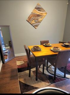 Gorgeous, Centrally Located, 420-Friendly Duplex with Jetted tub - Chicago - 2