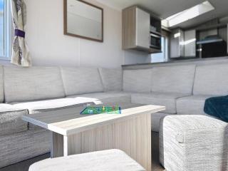 Stunning 6 Berth Caravan, Close To The Beach In Suffolk Ref 68067Cr - Lowestoft - 7