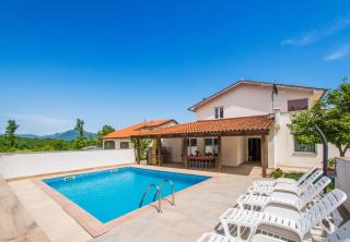 Villa Ripenda, a private Istrian haven with a pool - 0