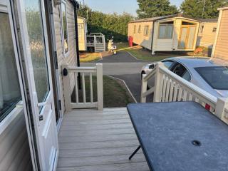Cosy Caravan With Decking At Oaklands Holiday Park In Essex Ref 39042Cf - Clacton-on-Sea - 9