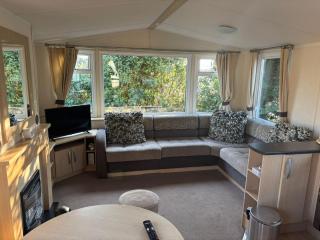Cosy Caravan With Decking At Oaklands Holiday Park In Essex Ref 39042Cf - Clacton-on-Sea - 8