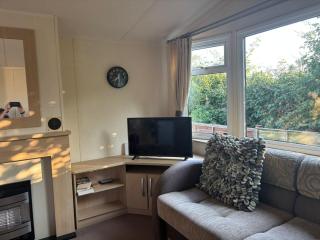 Cosy Caravan With Decking At Oaklands Holiday Park In Essex Ref 39042Cf - Clacton-on-Sea - 7