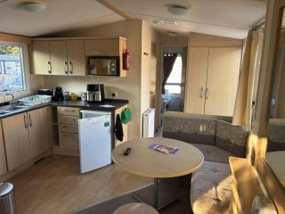 Cosy Caravan With Decking At Oaklands Holiday Park In Essex Ref 39042Cf - Clacton-on-Sea - 4