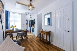Cozy 3-Bed Home by 53 Degrees Property, Perfect for Business & Groups! - Leek - 6