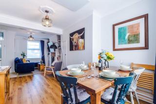 Cozy 3-Bed Home by 53 Degrees Property, Perfect for Business & Groups! - Leek - 4