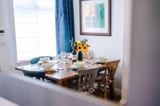 Cozy 3-Bed Home by 53 Degrees Property, Perfect for Business & Groups! - Leek - 3