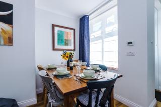 Cozy 3-Bed Home by 53 Degrees Property, Perfect for Business & Groups! - Leek - 2